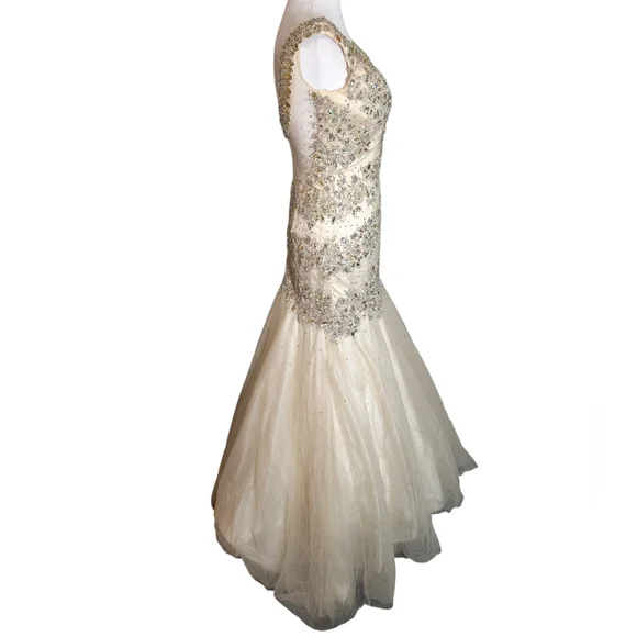 Tony Bowls Ivory V-Neck Trumpet Mermaid Beaded Gown Style number TB11606 Sz 8 - Picture 4 of 12